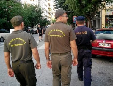 «Ντου» της δημοτικής αστυνομίας στον Πειραιά- Κατασχέσθηκαν 5,5 τόνοι παράνομων προϊόντων